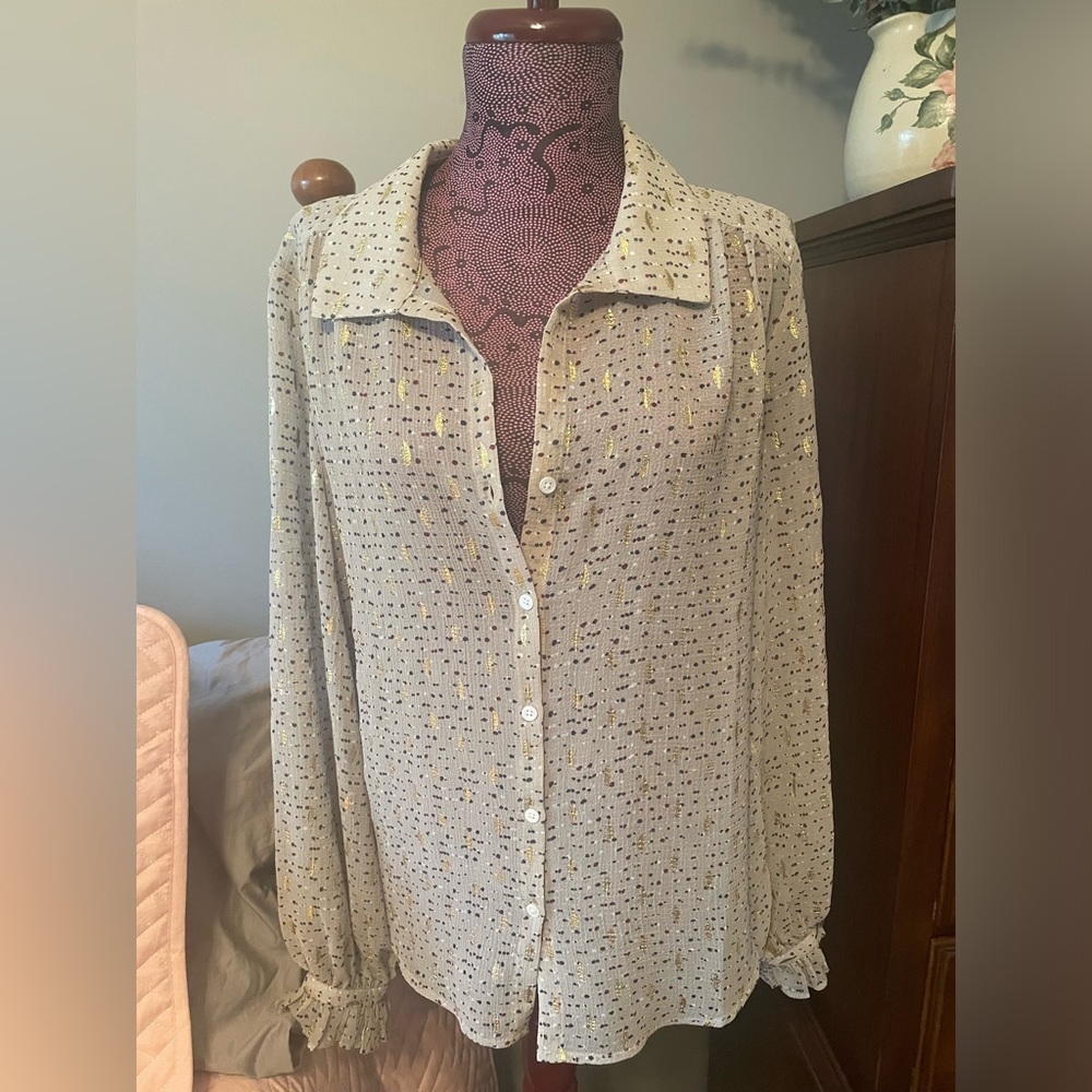 VINCE CAMUTO NWT Semi Sheer gold foil detailed button up Blouse Size: Small
